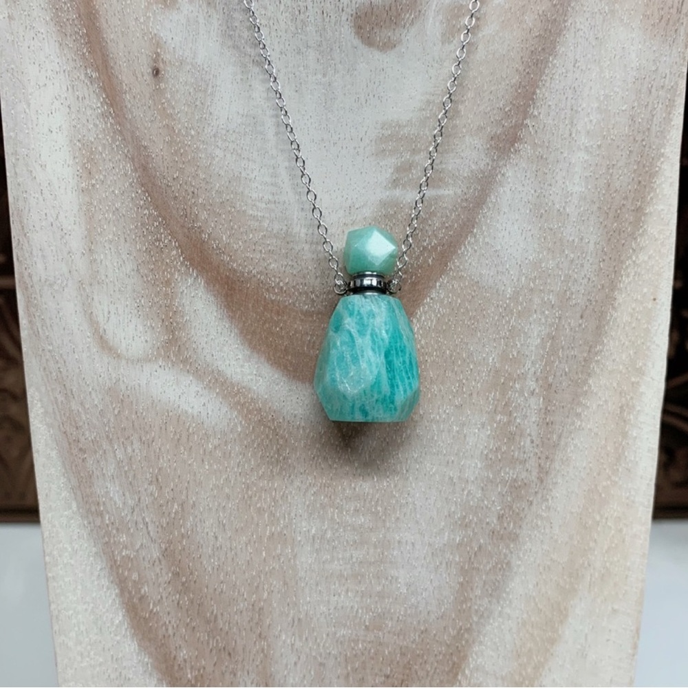 Elegant Silver and Turquoise Pendant Necklace for Essentials Oils